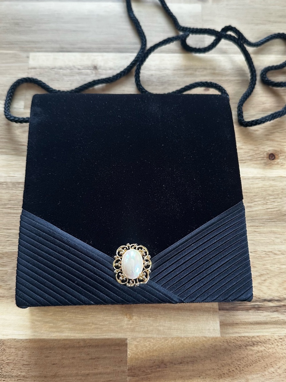 Vintage Black Velvet Evening Crossbody Bag with Decorative Brooch
